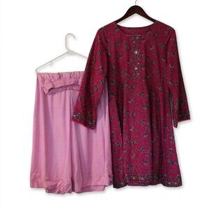 Traditional Floral Kurta Set with Pink Trousers and Mint Dupatta Medium